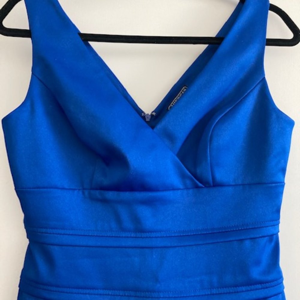 Size 8 Beautiful ELECTRIC BLUE Women's Dress